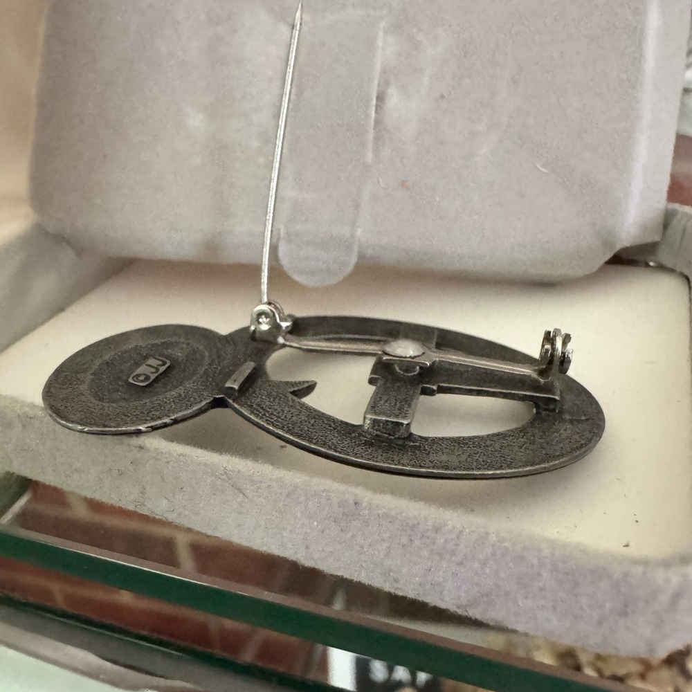 Silver Dog Paw Brooch with Speech Bubble - Picture 2 of 6